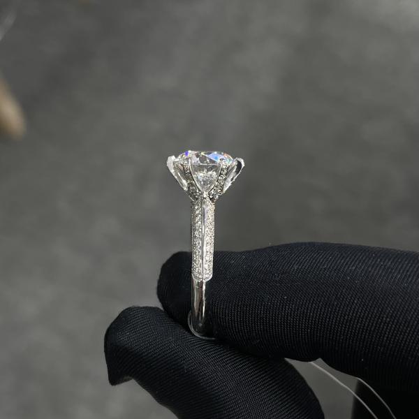 Лабораторно выращенные бриллиантовые кольца 3.01ct CVD Белый F VS2 Половина страны