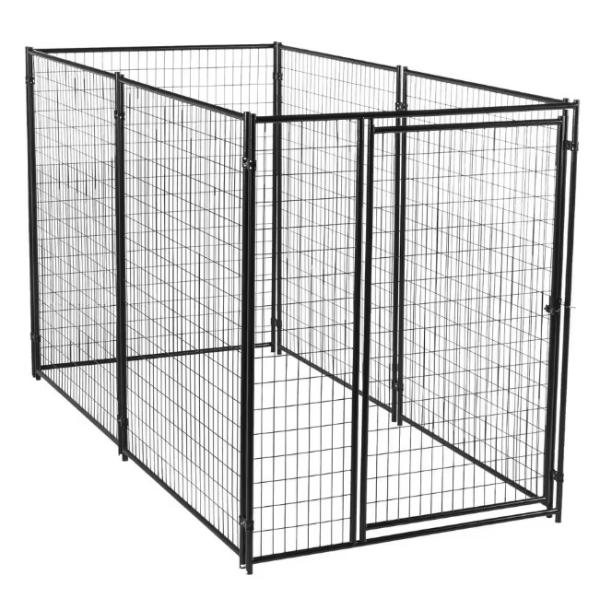 Металлическая клетка для домашних животных на открытом воздухе