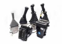 A máquina escavadora longa Parts Joystick Kobelco SK320 do crescimento trata Assy Controls Construction Machinery Joystick