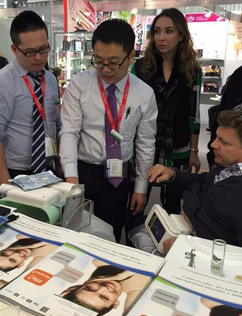 Машина удаления волос лазера диода 808nm дам безболезненная для извлекает излишние волосы