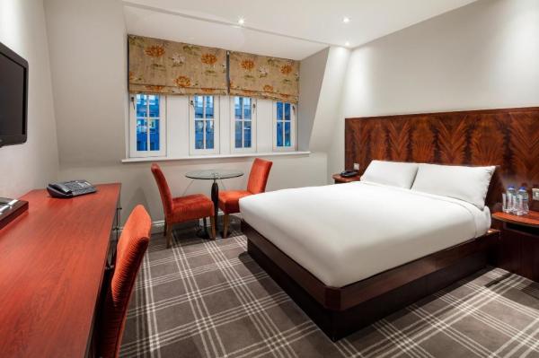 Johor Interior design for hotel furniture by Mahogany wood bed with Combined desk table with TV cabinets