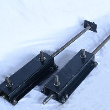Heavy Duty Belt Conveyor Accessories Screw Tensioner For Belt Tracking Anti Corrosion