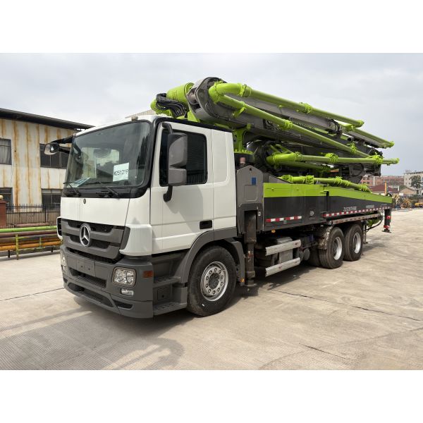 2018 Zoomlion 49M Concrete Pump Truck with Mercedes Benz Chassis and Refurbished Condition