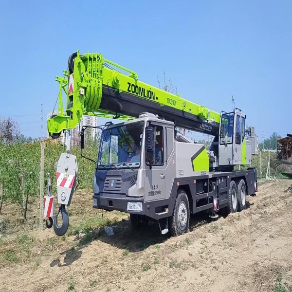 ZOOMLION ZTC300V Used Crane Trucks Heavy Equipment 30T 85km/h