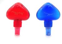 Cruches en plastique d'ANIMAL FAMILIER de parfum 40ML de capacité portative faite sur commande en forme de coeur de jet avec le couvercle à visser