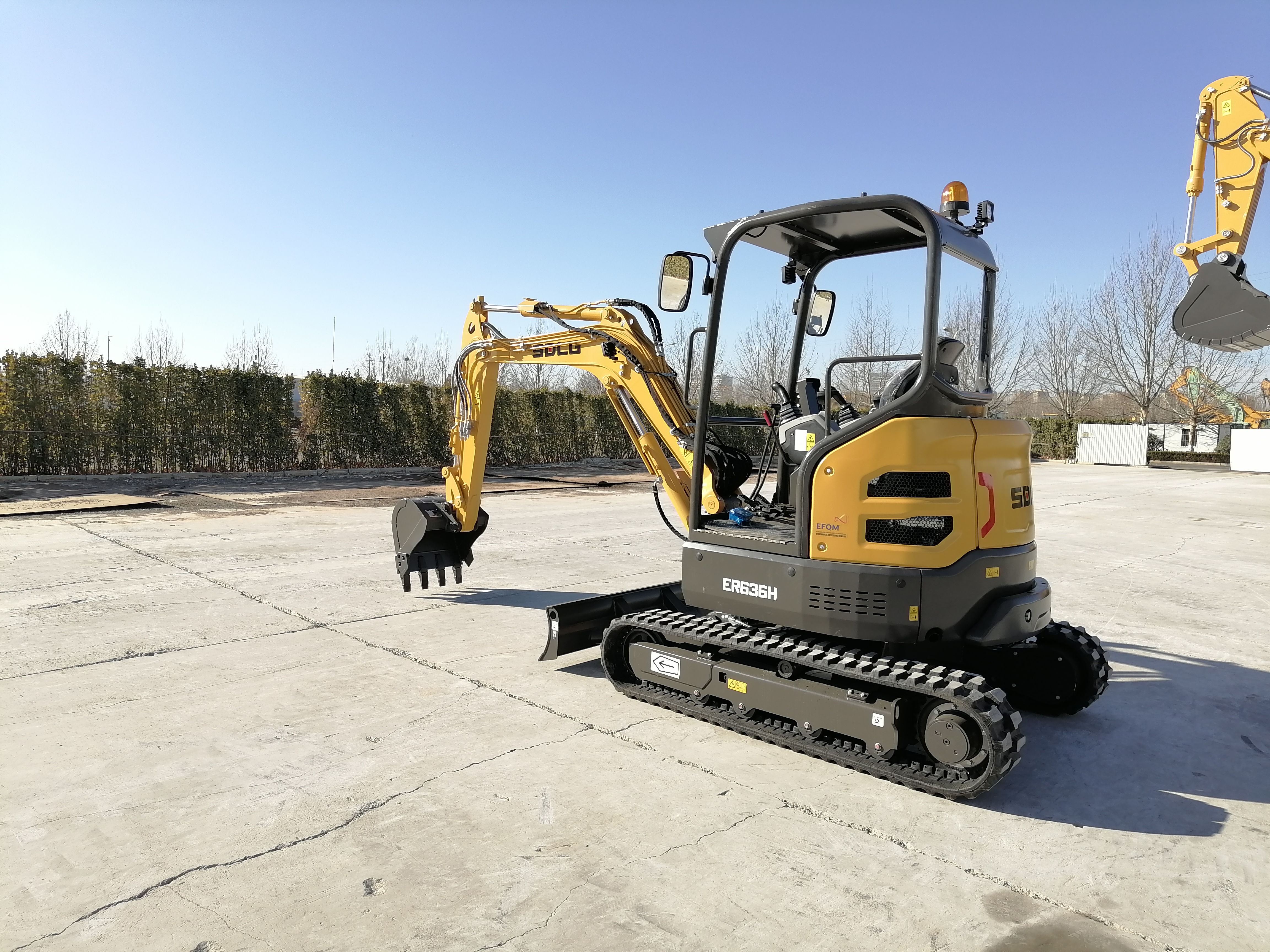 SDLG Lingong LGMG 1t 2t 3t Mini Micro Crawler Excavator Compact Digger For Farm Garden Home Use