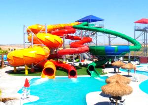 La glissière en spirale géante de parc aquatique, piscine faite sur commande