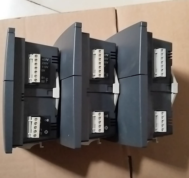 Varlogic NR6 Schneider Electric Automatic Power Factor Controller optimizing energy efficiency