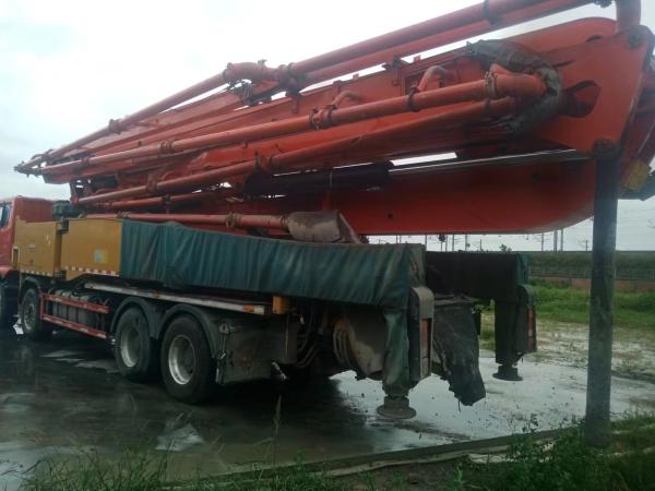 56m SA Ny Pompes à béton montées sur camion pour équipements lourds