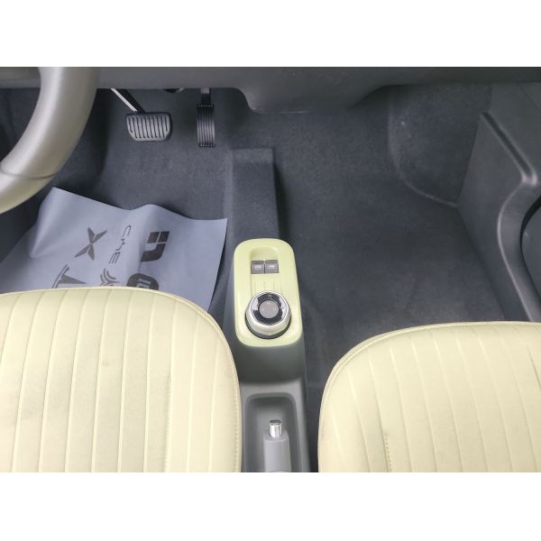 Geely 2024 Panda Mini Good Price 200km Small Deposit Used Electric Car Cheap Made in China 4seats in Stock Cheap Vehicle
