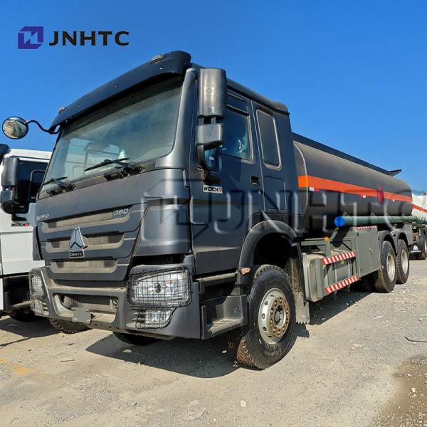 Camion réservoir d'huile Howo 6x4 380 ch Capacité 10 roues 20000 litres Camion réservoir de carburant en acier haute résistance