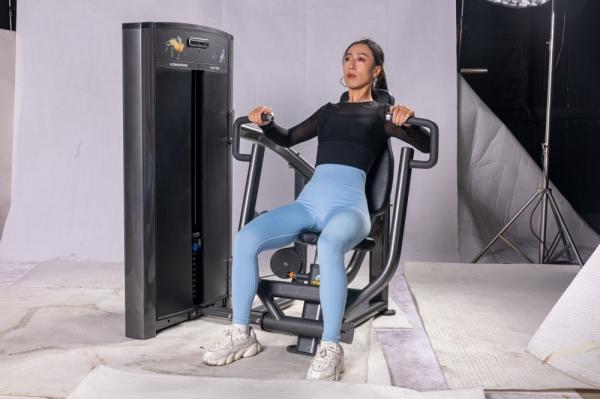 Station multifonctionnelle Renforcer les muscles thoraciques avec une presse thoracique