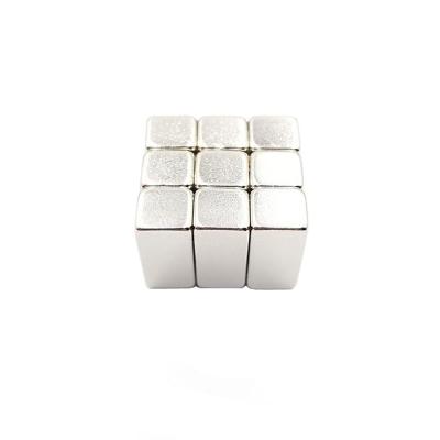 ODM Sintered Strong Neodymium Bar Magnets With N35 Grade Low Brittleness