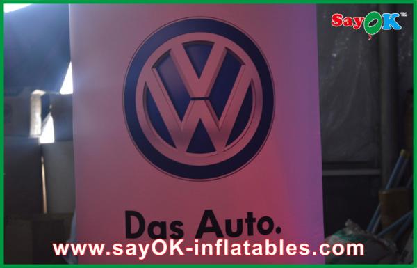 As decorações infláveis claras do Natal do suporte imprimiram o logotipo Coloum inflável