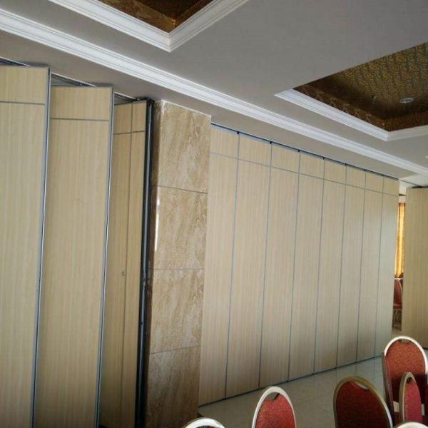 Мобильные работоспособные перегородки Стоимость складных акустических перегородок для аудитории