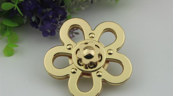 Free Sample High Polished Gold Plated Flower Shape Bag Turn Twist Lock For Handbag