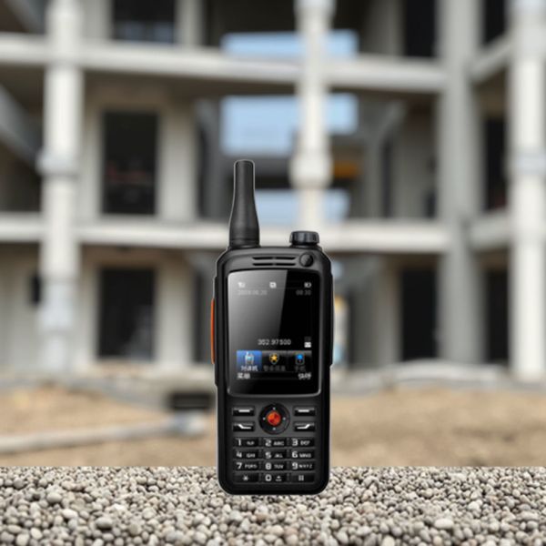Super Quality 3G/4G PTT Walkie Talkie with 3500mAh Battery 15km Range and GPS WiFi Two-Way Radio