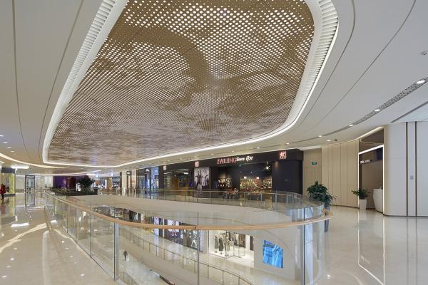 2.5MM PVDF Coating Luxury Gold Metal Ceiling Panels For Shopping Mall Commercial Building