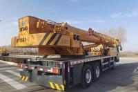 Une grue d'occasion de 25 tonnes à bas prix en bon état.