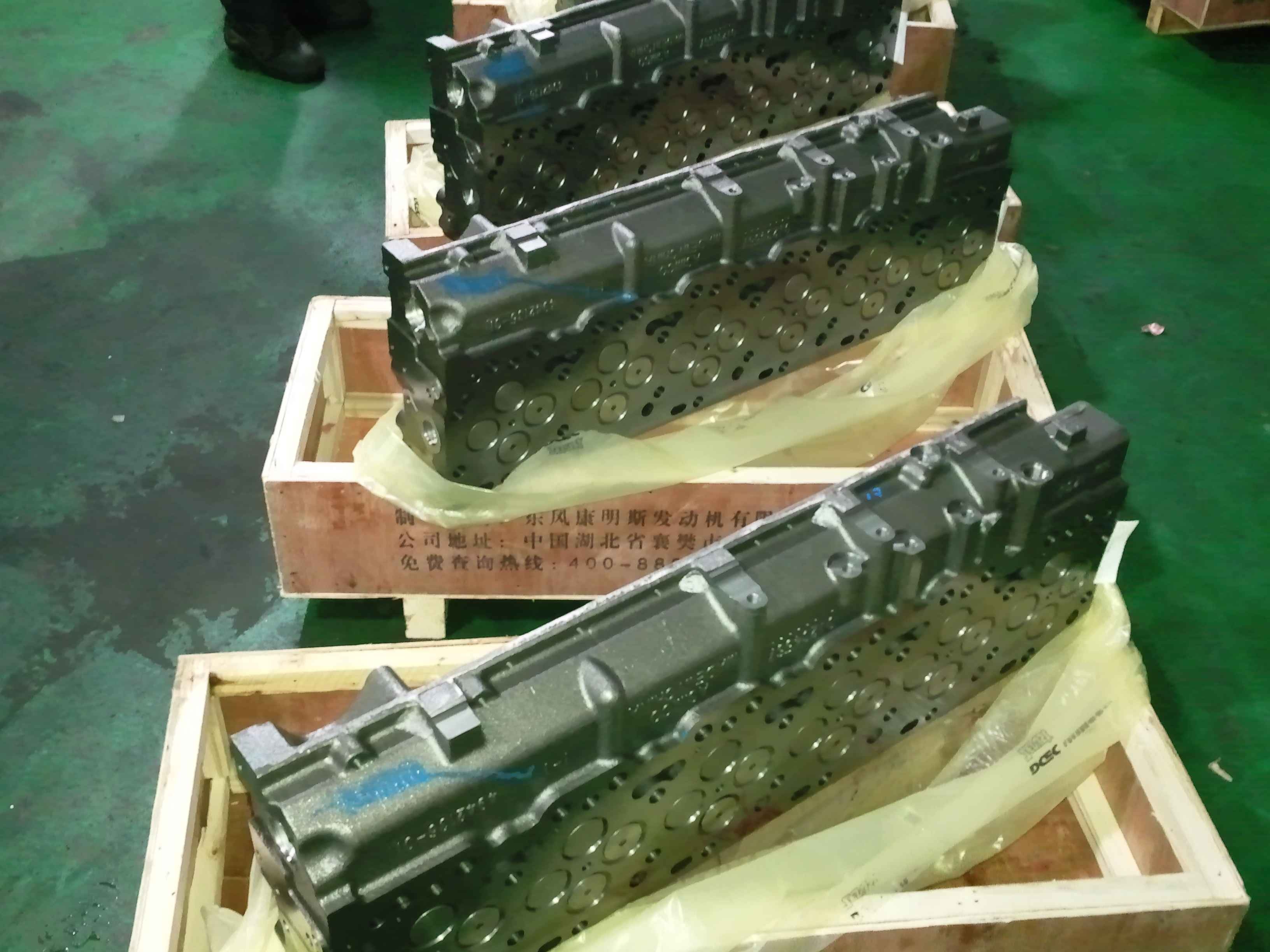 T375 EuroIII Cummins ISLe engine spare parts Cummins Cylinder Head C4942138