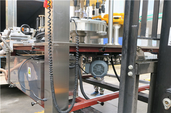 Round Bottle Rotary Sticker Labeling Machine Equipment Thickness ≥ 30mm