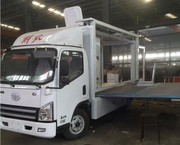 FAW 5.9m 2.5L Moteur Économie d'électricité Grand écran LED Roller Light Box, écran de barre, scène d'événement annonceur de publicité camion
