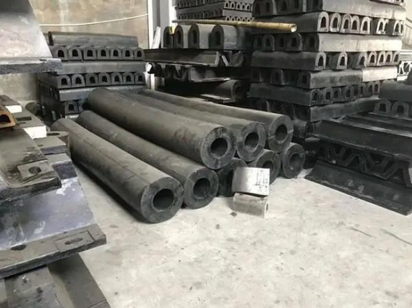 PIANC ISO Standard Cylindrical Marine Fenders Heavy Duty Long Service Life For Dock