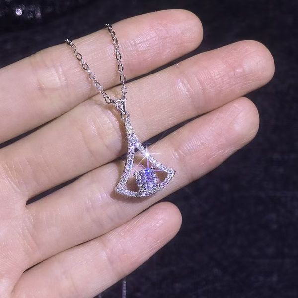 Gama de joyería refinada de plata 14K, 18K y S925 que ofrece a minoristas y distribuidores opciones de accesorios atractivas y comercializables.