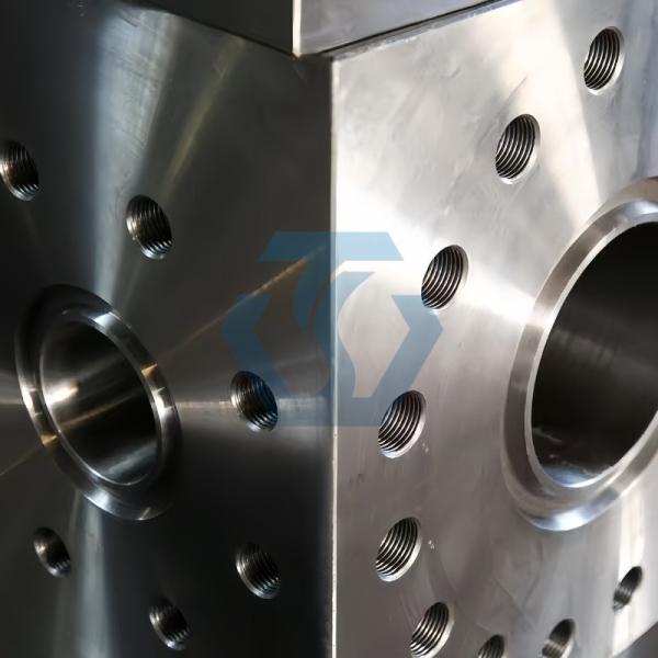 API Spec 6A Wellhead Equipment Studded Tees And Cross Studded Blocks For Oil Drilling