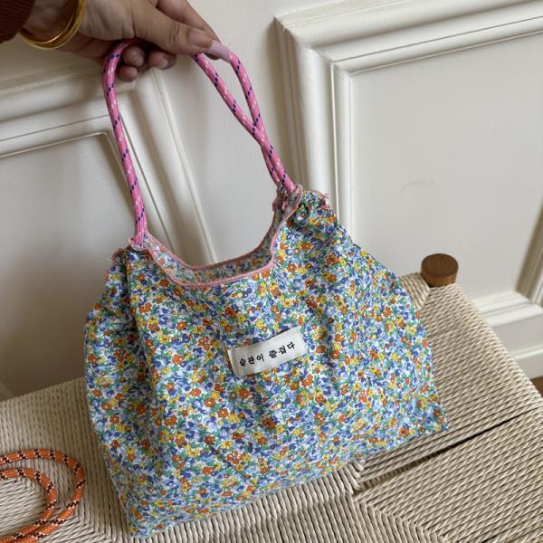 Polyester Lining Ins Large Capacity Floral Beach Canvas Bag for Eco-Friendly Shopping