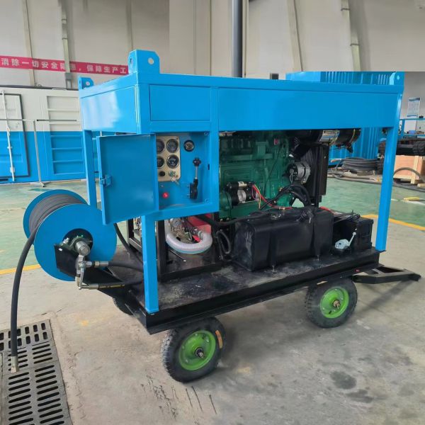 Professional Jet Sewer Cleaning Machine with 50-100 Meters High Pressure Hose, 26.5 kW Engine Power for 50mm to 600mm Pipe Diameter