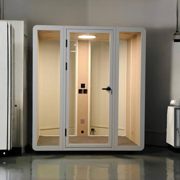 Movable 4 Person Booth Soundproof Meeting Pod With LED Lighting