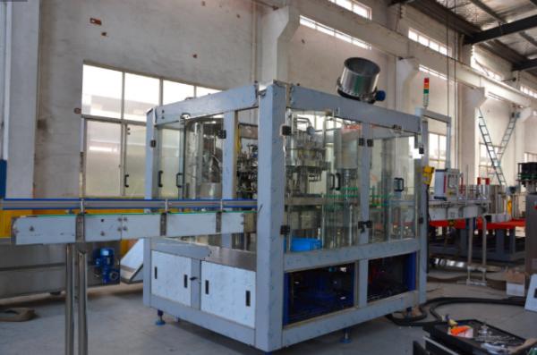 High Speed Carbonated Drink Bottling Machine For Glass Bottles CE Certification