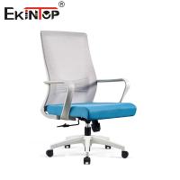 Silla de oficina de malla media con reposabrazos de base de nylon autoensambla