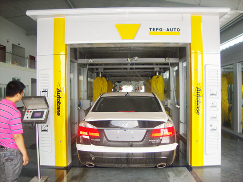 Tunnel-type Automatic Car Washing Machine For Washing 600 - 800 Cars Per Day