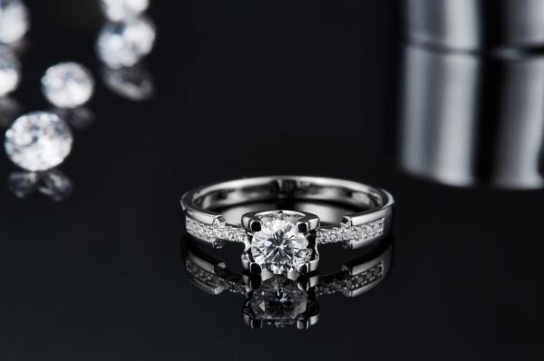 White Moissanite Minimalist Custom Sytle Cz Wedding Ring For Women