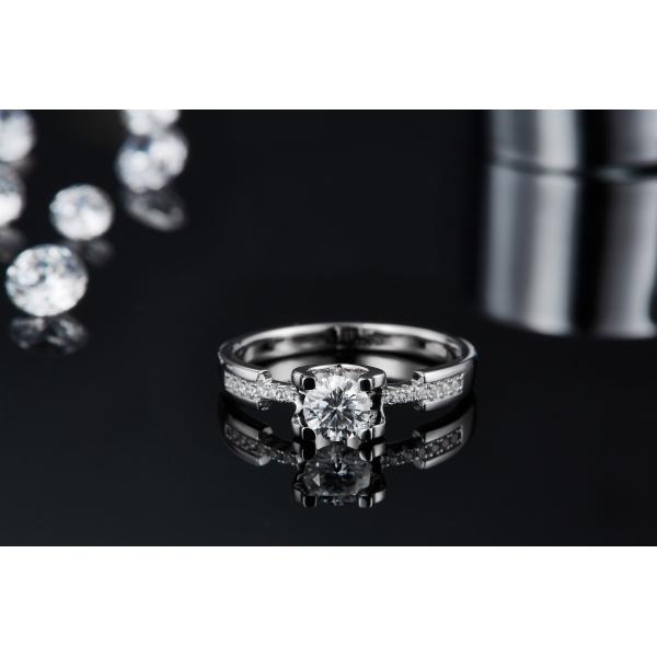 Обручальное кольцо Sytle белого диаманта Moissanite минималистское изготовленное на заказ для женщин