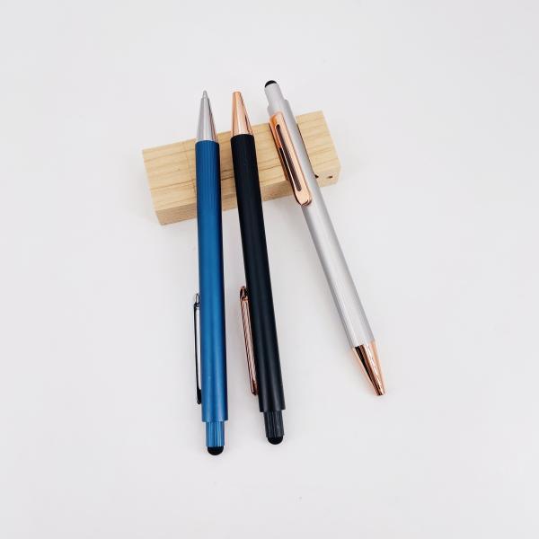 Le stylo à bille mat de texture de luxe est un stylo à bille en aluminium à écran tactile de type presse
