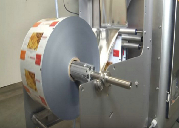 Continuous Pouch Filling And Sealing Machine For Food / Snack , VFFS Packing Machine