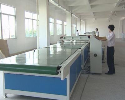 Fase uv da máquina de revestimento 380V da cortina 60KW quatro que transporta para o material da sapata