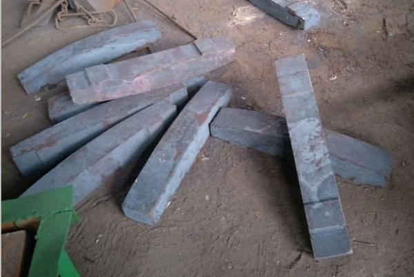 Chrome-Moly Steel End Clamp Bar C0.8-0.9 for cement mill and mine mill