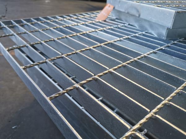 32x3mm Galvanized Steel Grating Plate Swage Locked For Driveway Walkway