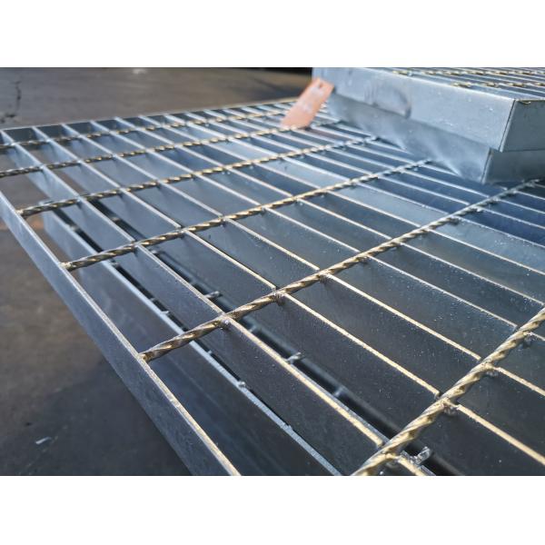 Square Port Non Skid Steel Grate Stair Treads 40mm For Sanitation Engineering