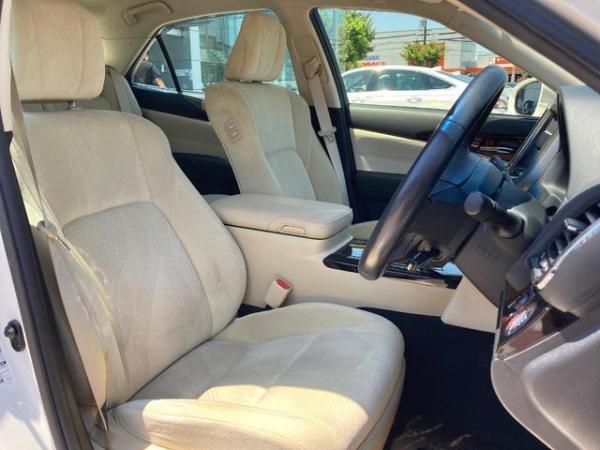 TOYOTA Royal Sedan Navigation Package Genuine Hard Drive Navigation System For The Ground, Digital B Camera, Front Electric Seat, Discharge Projector, Headlight, Shiftmatic ETC - Genuine Aluminum Whe