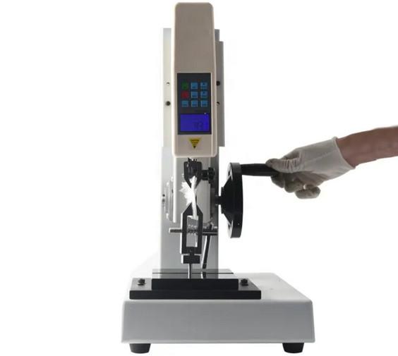 Testes manuais de balanço vertical com força máxima de 1000 N para medidor de força de tração e de força de empurrão