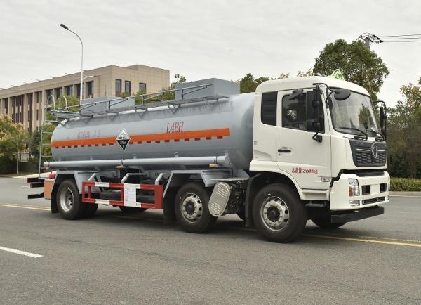 SINOTRUK HOWO 8X4 Fuel Oil Tanker Truck 371HP 28CBM With High Capacity Tanker
