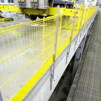 Barrière de protection de bord robuste, haute capacité de charge pour sites industriels