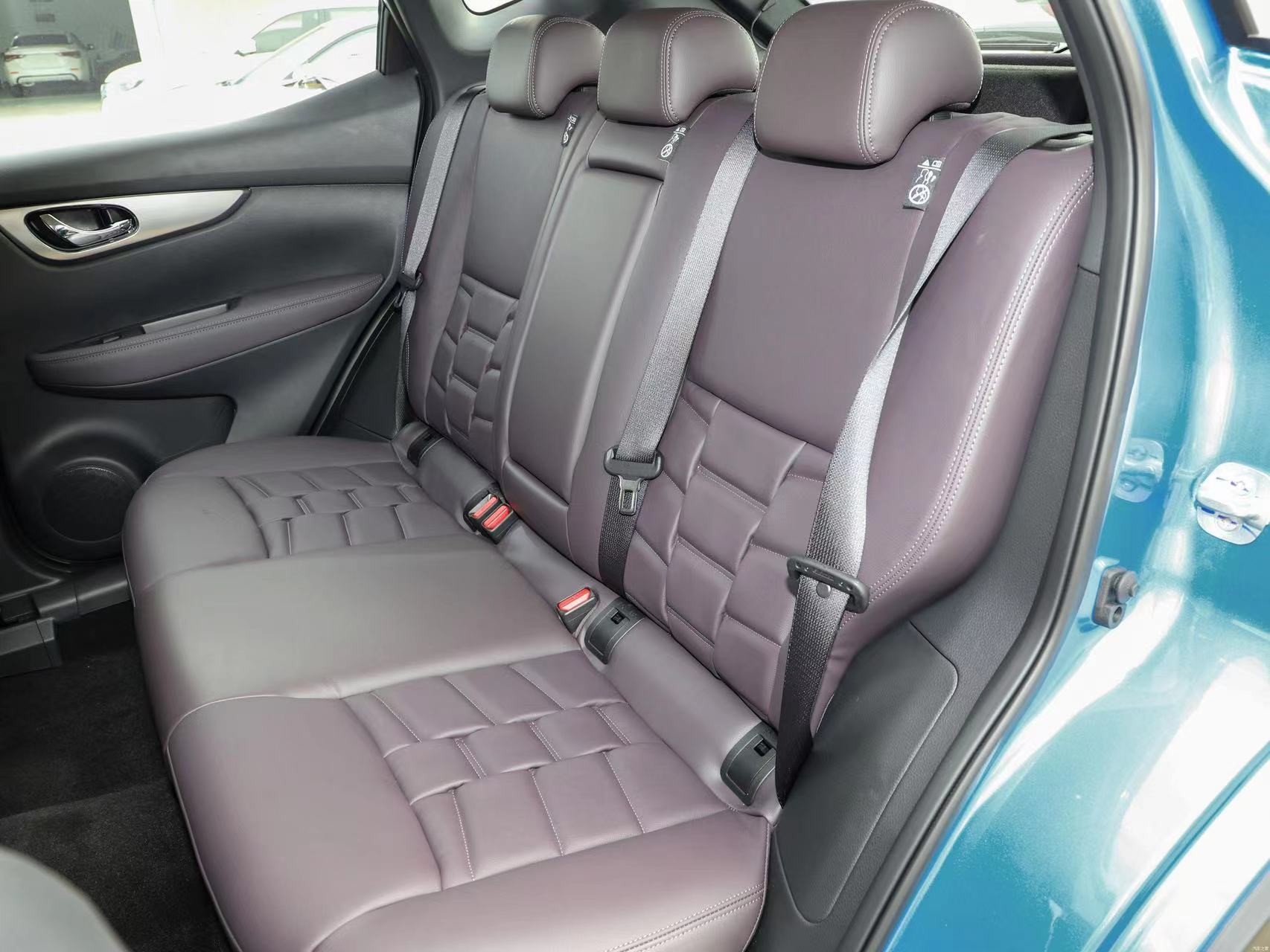 Бензин компакта SUV версии Nissan Qashqai 2022 2.0L CVT XV Zhixiang 5 мест