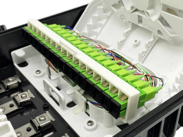 16 ports plats optiques de câble d'interface de boîte de diviseur des fibres FTTH de la boîte de distribution de fibre de ports 16