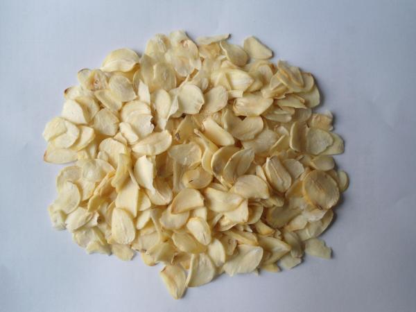 wholesale Dehydrated/dried garlic flakes with root exporter in china
